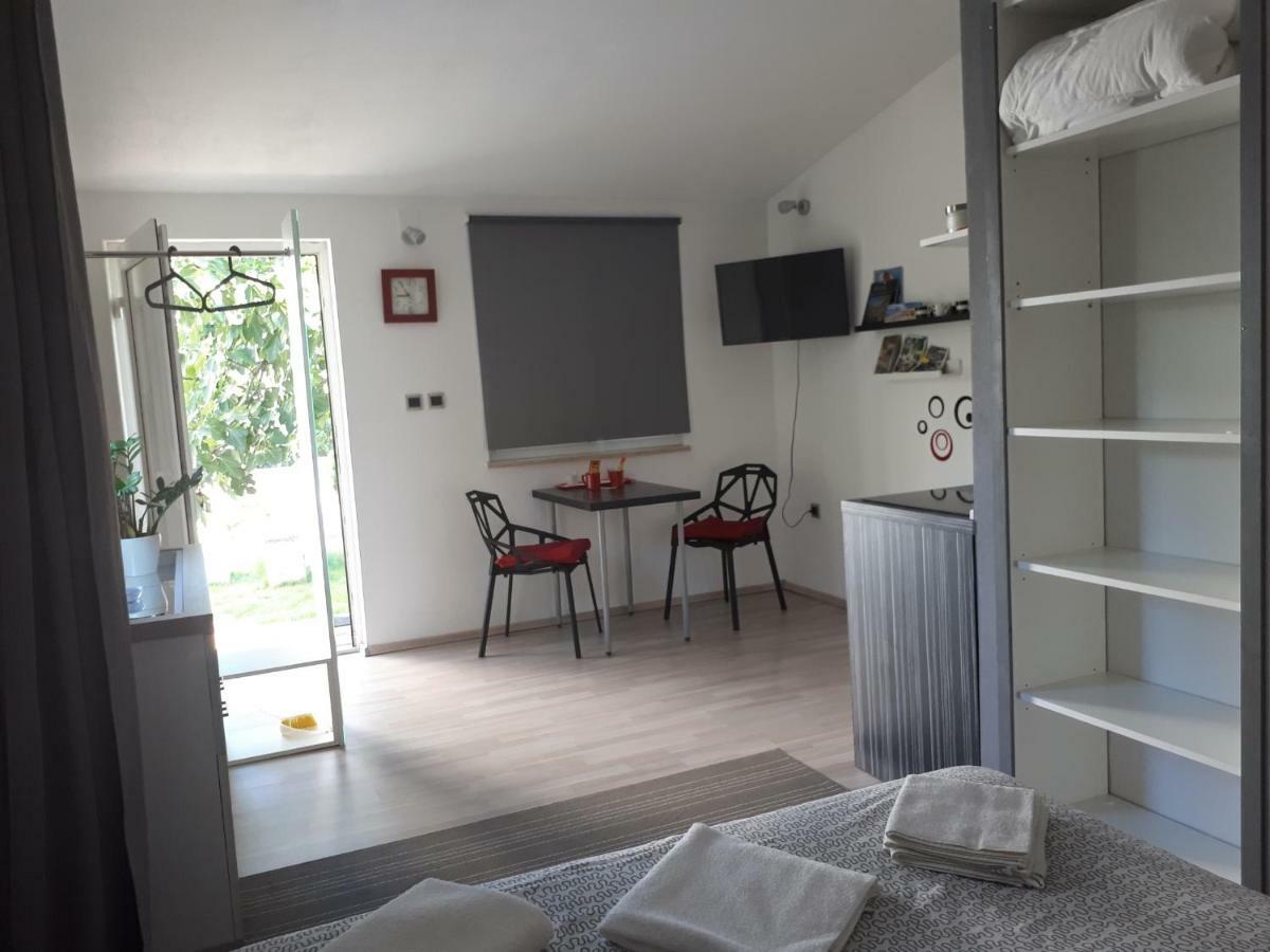 Studio Apartman Splash Пьешчана-Увала Экстерьер фото